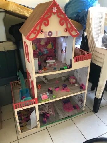 Casa de Bonecas Infantil - Diversão Garantida!