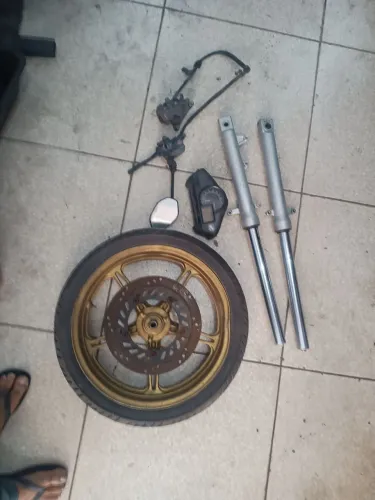 Frente da cb300 só vendo tudo junto sem teste 