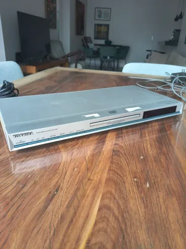 Aparelho DVD Toshiba Sd700x liga mas não abre cd