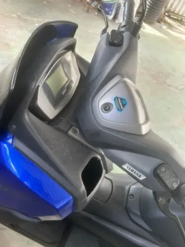 A Yamaha NMAX 160 Connected (2024 )10 km Azul
