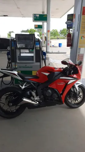 CBR 1000RR 2012 com apenas 20.000km.