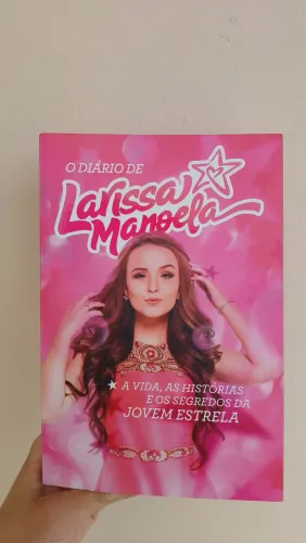 livro infantojuvenil "O diário de Larissa Manoela"