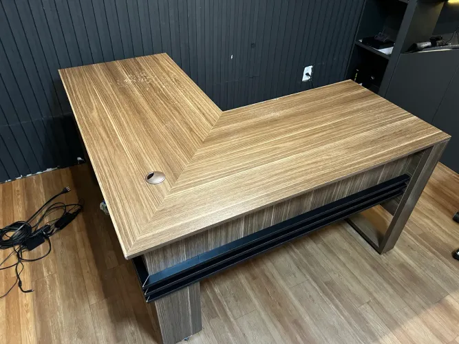 Mesa de Escritório em L Escrivaninha Diretor - Tecnomobili Nogal Preto