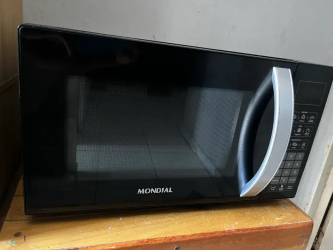 Vende-se microondas mondial 21 litros