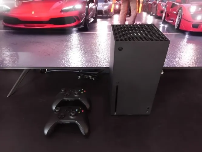 Xbox Series X 1TB + 2 Controles + 10 Jogos em Mídia Física (LEIA A DESCRIÇÃO DO ANÚNCIO)