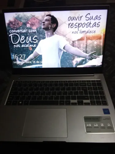 NOTEBOOK SAMSUNG SEMI NOVOE EM OTIMO ESTADO. MEMÓRIA 4 GIGA.HD DE 500 GIGA.E TELA DE 15.6