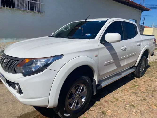 Mitsubishi L200 Triton Sport GLX 2.4 CD Diesel Mec. 2019