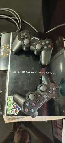 Vendo Playstation 3 Fat 1TB Armazenamento, 3 controles