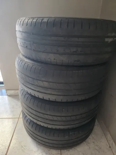 Jogo Pneu 195/65R15 Fiat Strada - Goodyear EfficientGrip - Bom para riscar