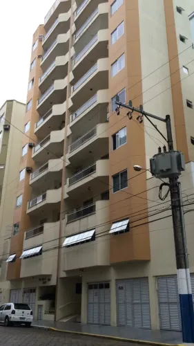 APTO CENTRO BALNEÁRIO CAMBORIU, 2 QUARTOS, SACADA AMPLA, TODO REFORMADO