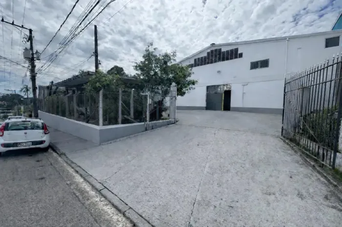 Galpão/Depósito/Armazém para venda com 1300 metros quadrados em Centro - Embu-Guaçu - São 