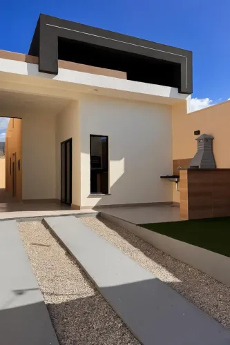Casa para venda possui 83 metros quadrados com 2 quartos