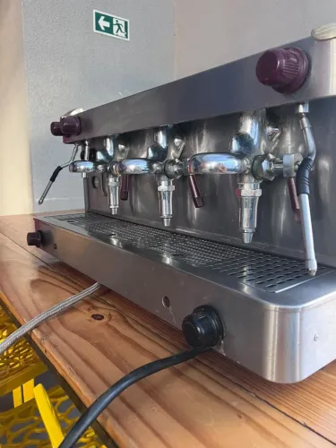 Cafeteira profissional Italian Coffee 3 grupos