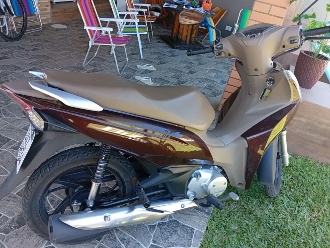 Moto semi nova, apenas 2 donos