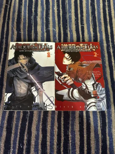 Os dois volumes Attack on Titan sem arrependimento vol 1 e 2