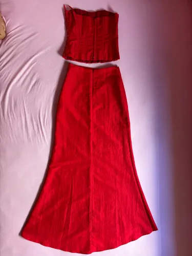 Corpete e Saia social vermelho vestido