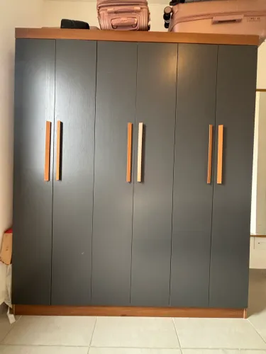 Guarda-Roupa 6 portas