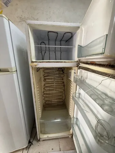 Gelareida 300L adaptada para freezer com defeito