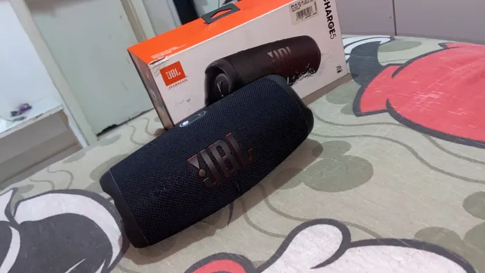 vendo JBL chargue 5 semi nova 