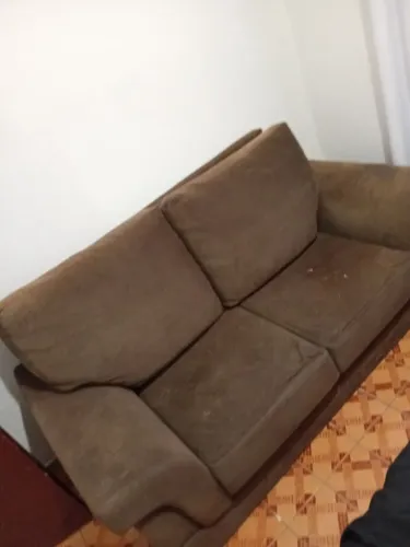Sofá 2 lugares muito confortável, usado. 200 reais. Meu WhatsApp é *, André