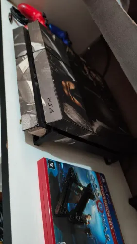 Playstation 4 +2 Controles +1 Jogo