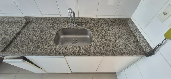 Vendo bancada em GRANITO com CUBA INOX instalada.