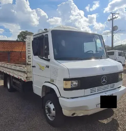 MB 710 - carroceria