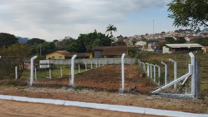 Troco ou vendo 2 terrenos  por casa ou chácara em pinhalzinho( LEIA A DESCRIÇÃO)