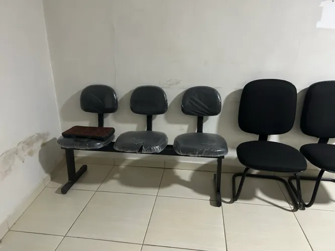Vendo estas cadeiras de escritório