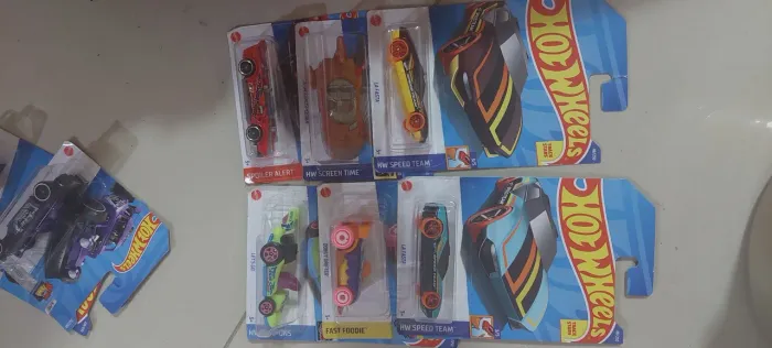 Hot wheels na embalagem 1 unid 20 reais, 2 unidades 39 reais