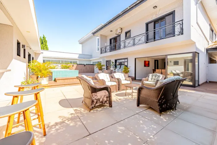 Casa com preço de oportunidade disponível para venda no Alphaville 06
