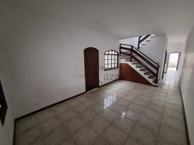 Casa Sobrado - Jardim Satélite - 3 Dormitórios sendo uma suite - 130m².