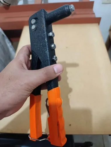 Alicate rebitador