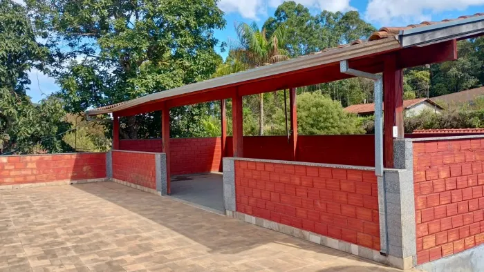 Chácara de 400 m2 de terreno e 130 m2 de construção - Rua das Florestas