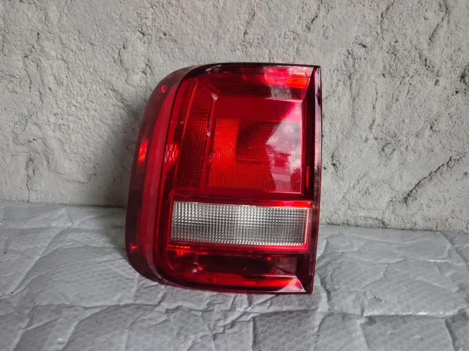 Lanterna traseira esquerda VW Saveiro G7 2017 a 2023 original c detalhe