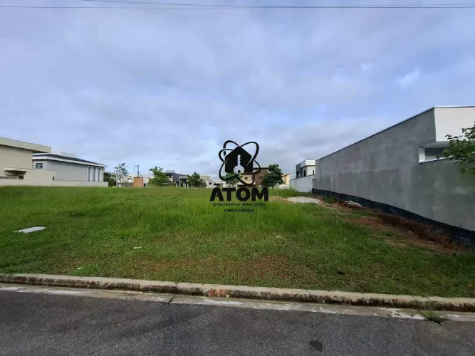 Terreno de 300 m² á Venda em Condomínio Fechado - Taubaté