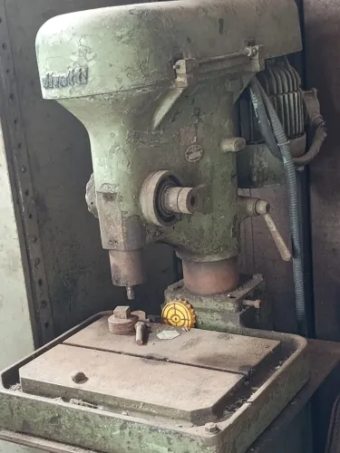 Furadeira de coluna olivetti 