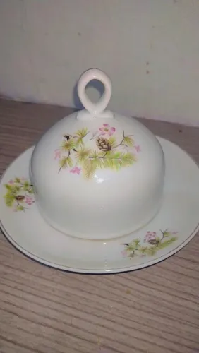 Mantegueira relíquia de porcelana