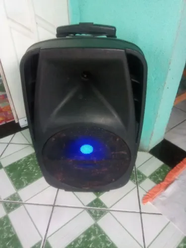 Caixa.  Amplificada.  Mondial.  De.  500 watts. 