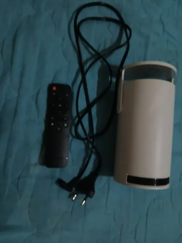 Retro projetor novo. Ultra HD