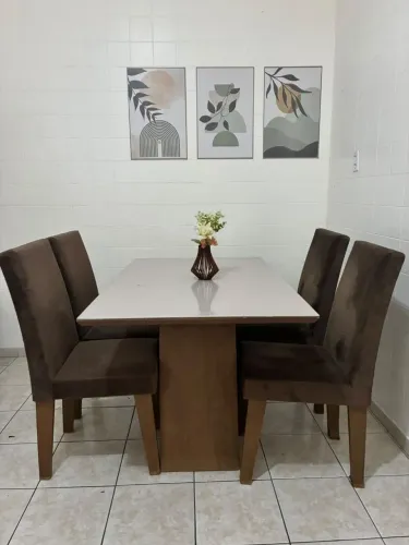 Conjunto de mesa com cadeiras (usado)