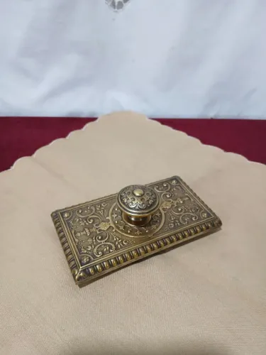 Antigo Mata Borrão De Bronze Detalhes Floral Em Relevo