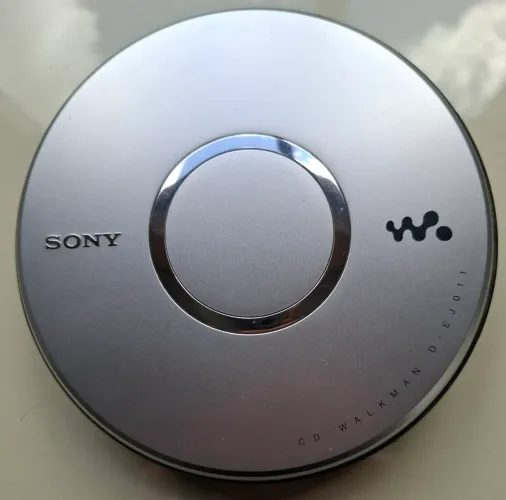 Cd player portátil Sony cd Walkman D-EJ011 prata 