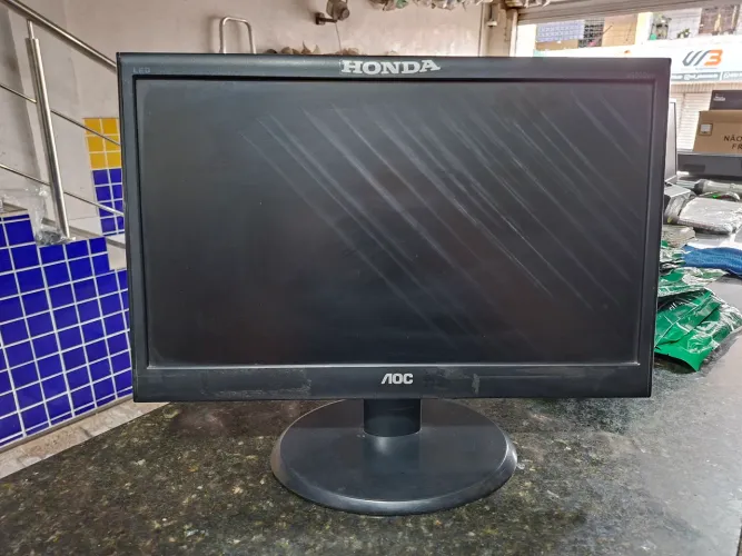 Monitor AOC 18"