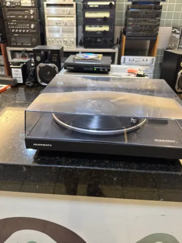 Toca disco Alemão Belt Drive Marantz TT-42 (revisado com garantia)!