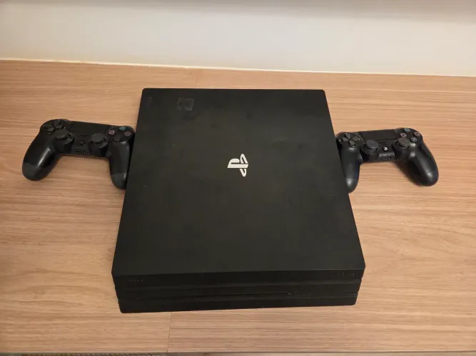 Ps4 pro usado 1Tb de memória + dois controles + caixa original
