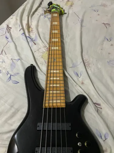 Vendo Bass D? Oliveiro modelo Rainbow