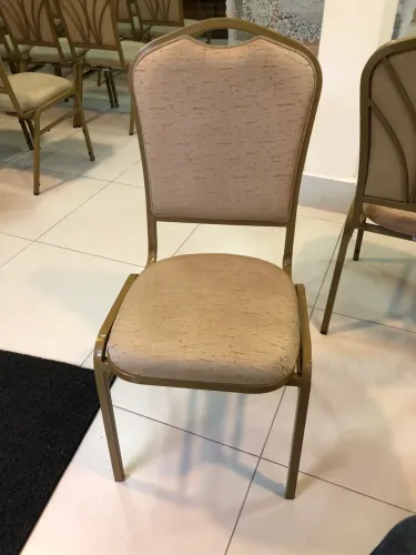 Cadeiras de hotelaria ideais para eventos e espaços igreja 150,00