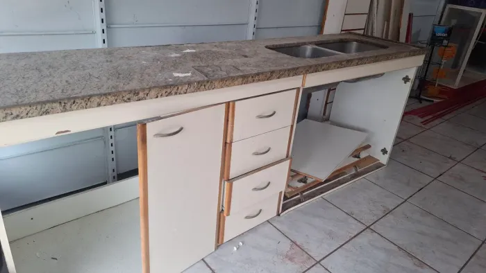 Bancada com pia de cozinha