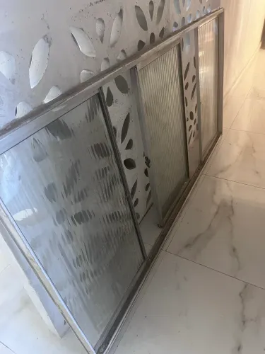 Vendo duas janelas de alumínio 4 folhas e de 2 folhas